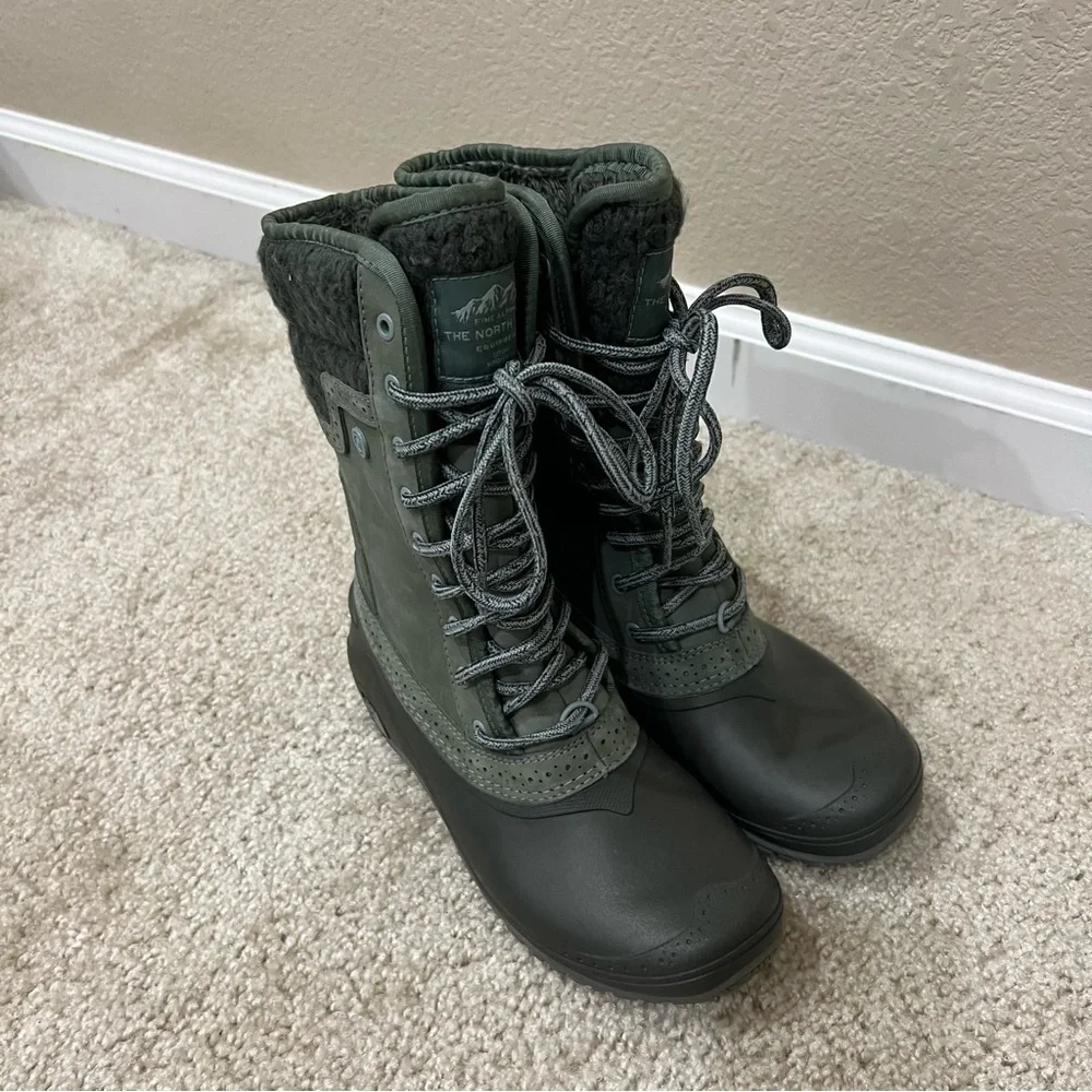 The North Face Women Shellista II Dachund Green Mid Winter Boots Size 5.5,